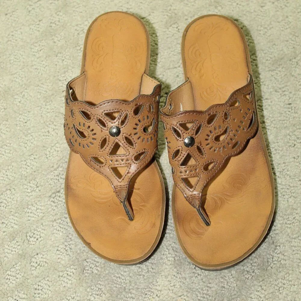 Clarks Women's 6.5 Brown Laser Cut Leather Cork Wedge Thong Sandals